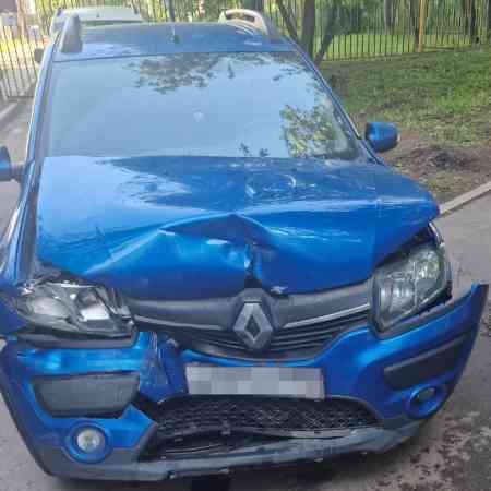 Битые авто Рено Сандеро 2018 АКПП выкупили за 865000